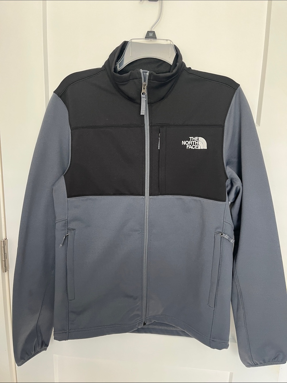The North Face Men’s Black and Gray Two-Tone Softshell Jacket